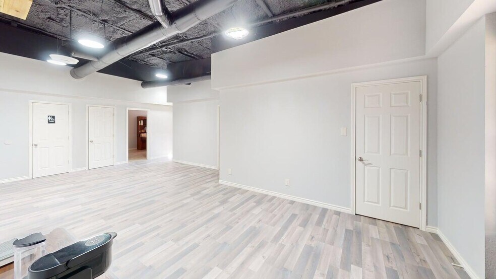 More Photos Of 4001 W Oak St, Palestine Self Storage For Lease