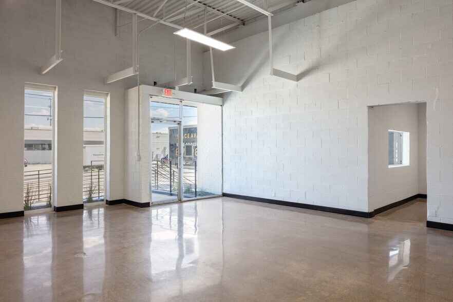 More Photos Of 4919 Woodall St, Dallas Warehouse For Sale