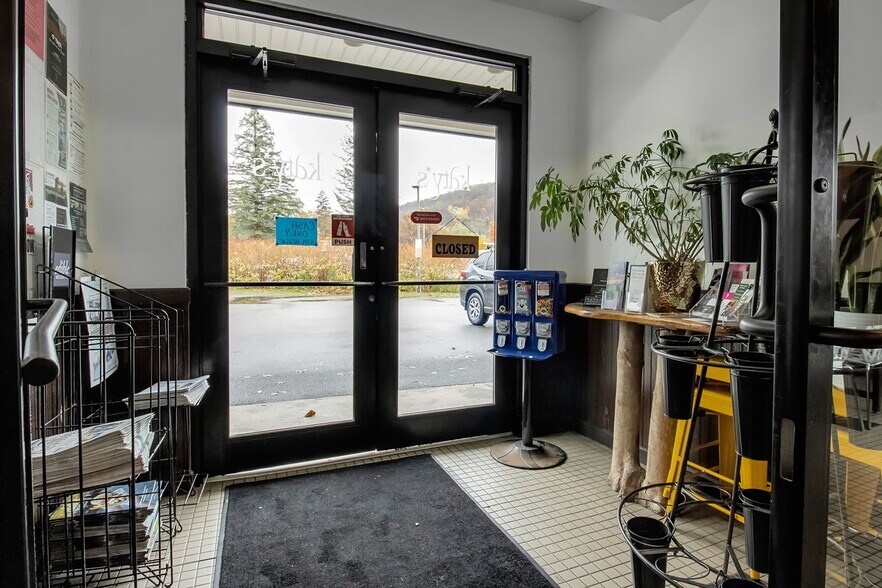 More Photos Of 38 Washington St, Ellicottville Storefront For Sale