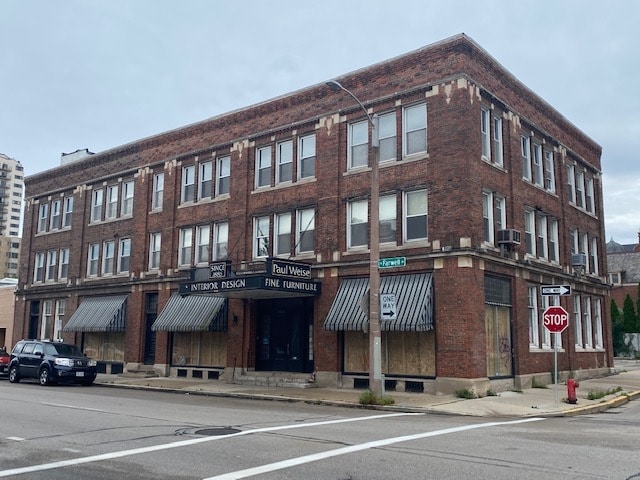 More Photos Of 1534 N Farwell Ave, Milwaukee Freestanding For Sale