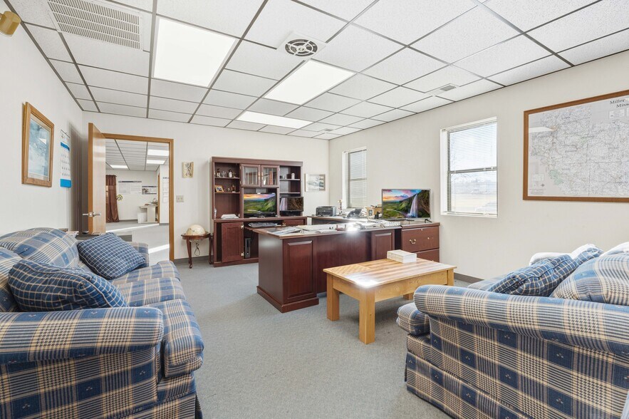 More Photos Of 604 Industrial Park Dr, Eldon Office For Sale