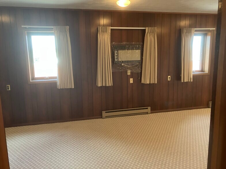 More Photos Of 211 W 1st St, Dixon General Retail For Sale