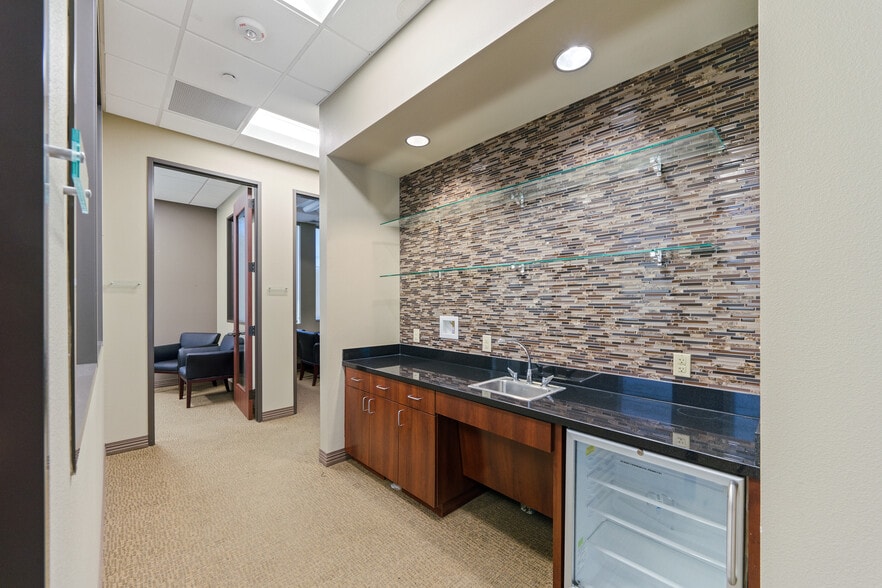 More Photos Of 3503 Paesanos Pky, San Antonio Office For Sale