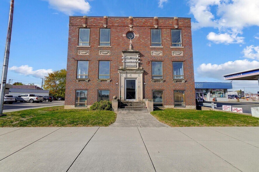 More Photos Of 311 S Main St, Celina Office For Sale