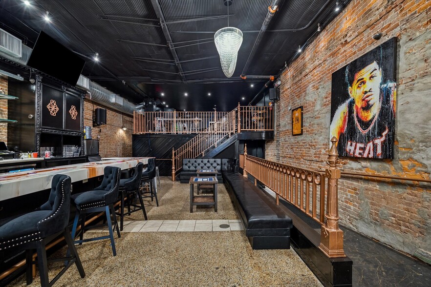 More Photos Of 110 Main St, Houston General Retail For Lease