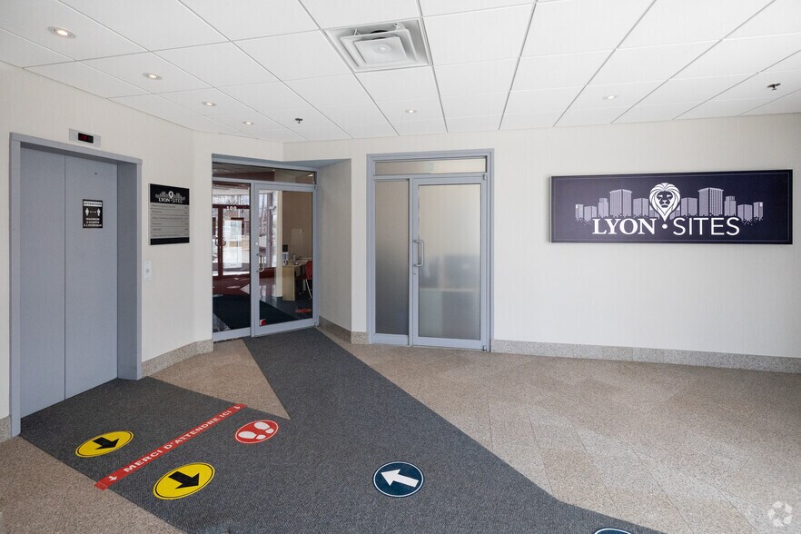 More Photos Of 475 Av Dumont, Dorval Storefront Retail Office For Sale