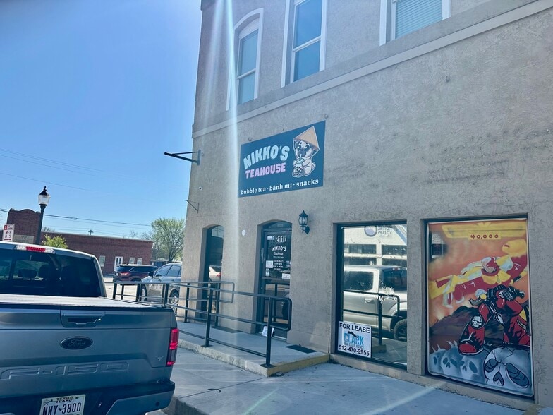 More Photos Of 211 E Court St, Seguin Storefront Retail Office For Lease