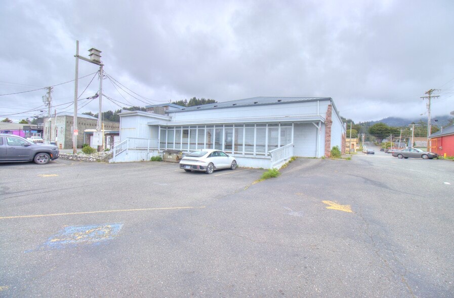More Photos Of 29820 Ellensburg Ave, Gold Beach Office For Sale