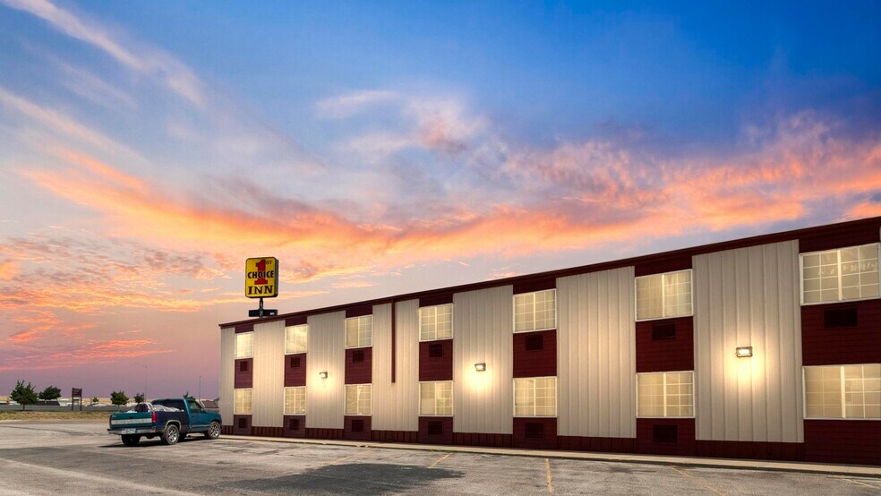 More Photos Of 1904 E Cedar St, Rawlins Hotel For Sale