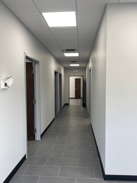 More Photos Of 200 S Hawthorne Ave, Apopka Warehouse For Lease