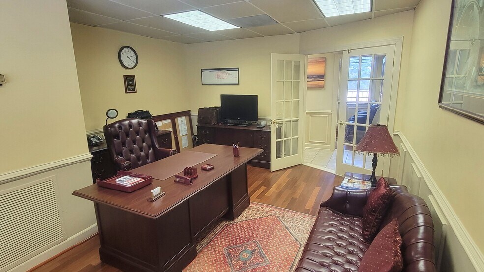 More Photos Of 12100-12128 Heritage Park Cir, Silver Spring Medical For Lease