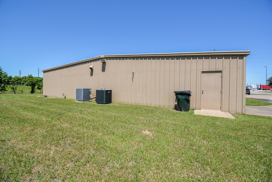 More Photos Of 193 Schmidt Rd, Sealy Freestanding For Sale