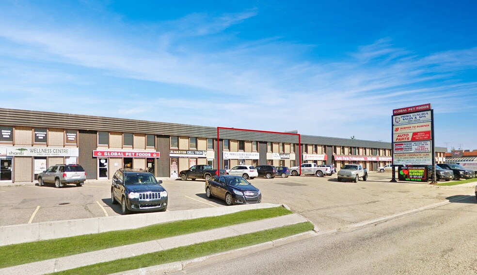 Primary Photo Of 4519-4527 56 St, Wetaskiwin General Retail For Sale