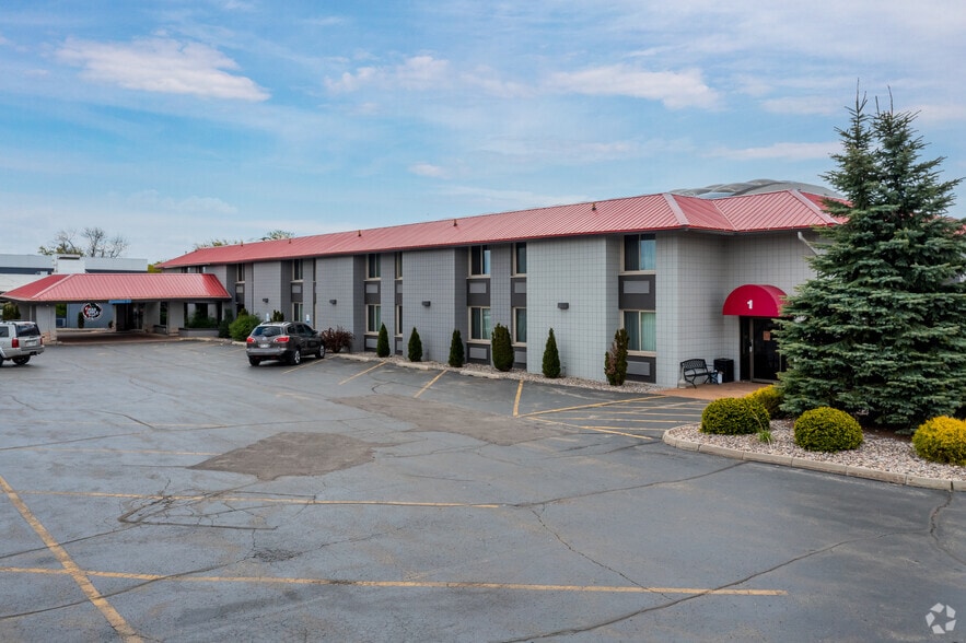 More Photos Of 3033 W College Ave, Appleton Hotel For Sale