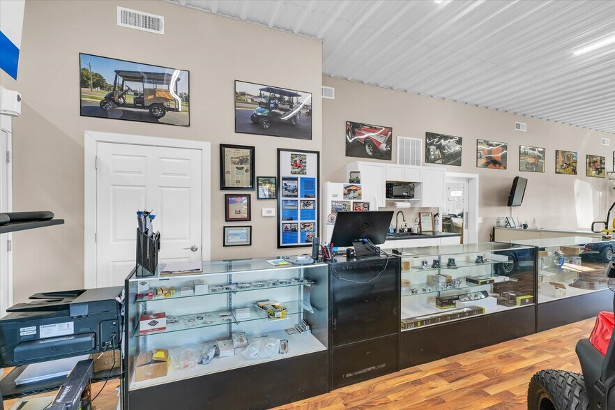 More Photos Of 109 Front St, Mansfield Industrial For Sale