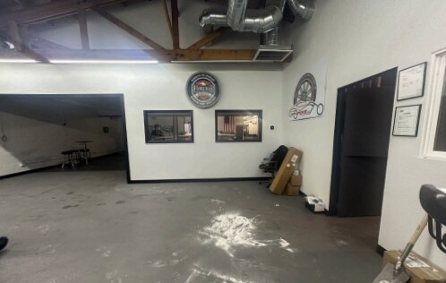 More Photos Of 3229 E Washington St, Phoenix Manufacturing For Lease