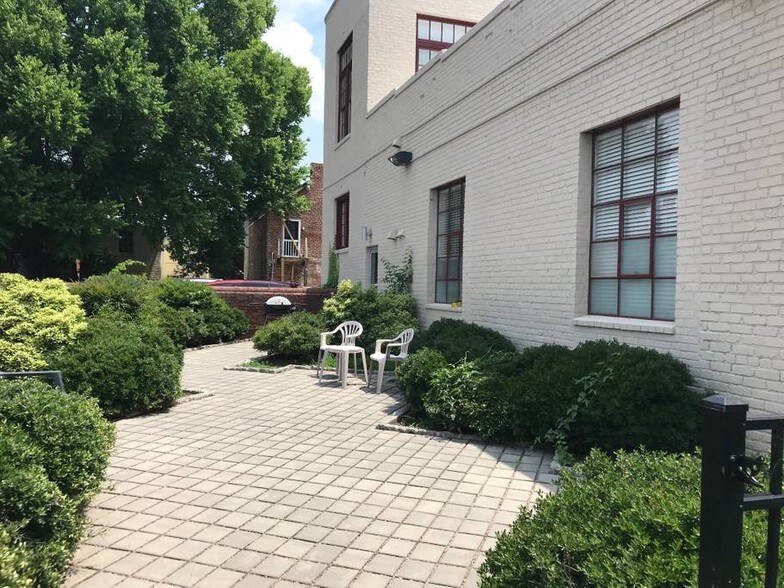 Primary Photo Of 412 N 3rd St, Richmond Apartments For Sale