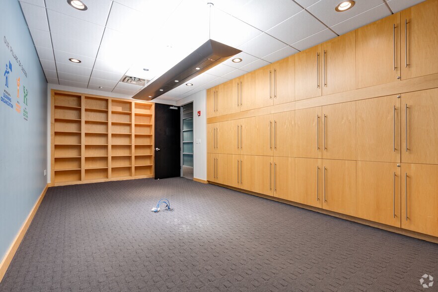 More Photos Of 3801 Hulen St, Fort Worth Office For Lease