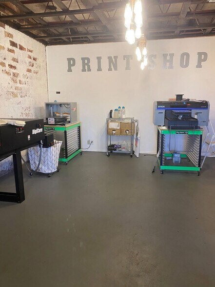 More Photos Of 213 N West St, Atlanta General Retail For Sale