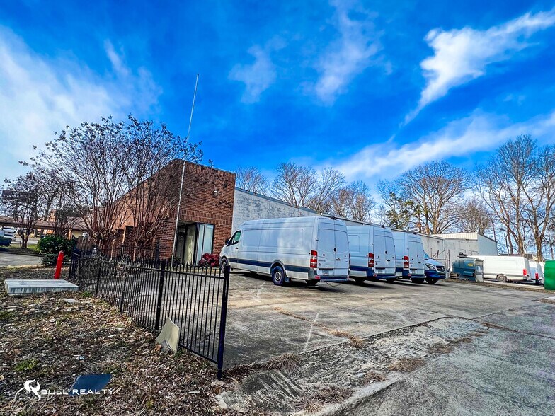 More Photos Of 121 Bells Ferry Ln, Marietta Distribution For Lease