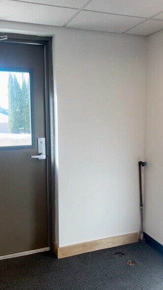 Primary Photo Of 2068 Millersburg Blvd W, Dundas Specialty For Sale