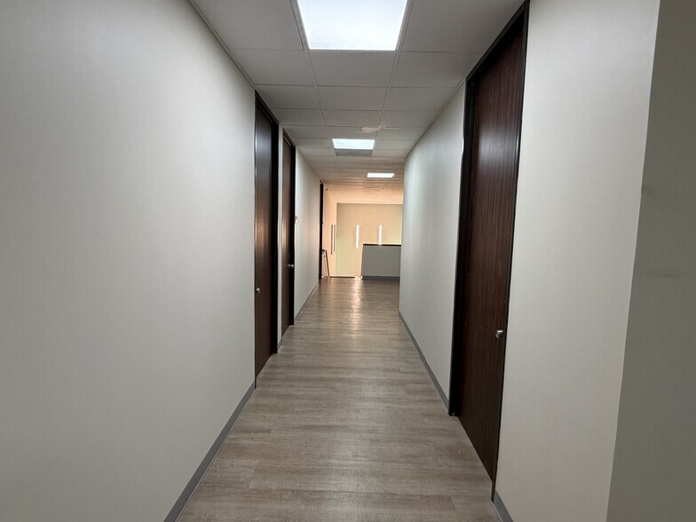 More Photos Of 800 Tully Rd, Houston Office For Sale