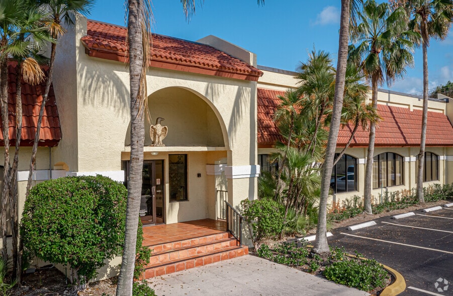 More Photos Of 1700 N Dixie Hwy, Boca Raton Office For Lease