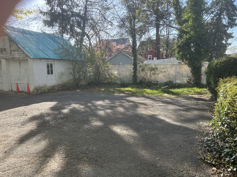 More Photos Of 721 N Wood Ave, Linden Office Residential For Lease