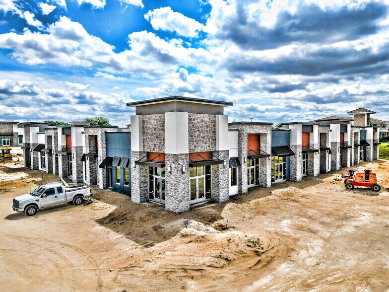 More Photos Of 2300 Forest Lake Dr, Davenport Unknown For Lease