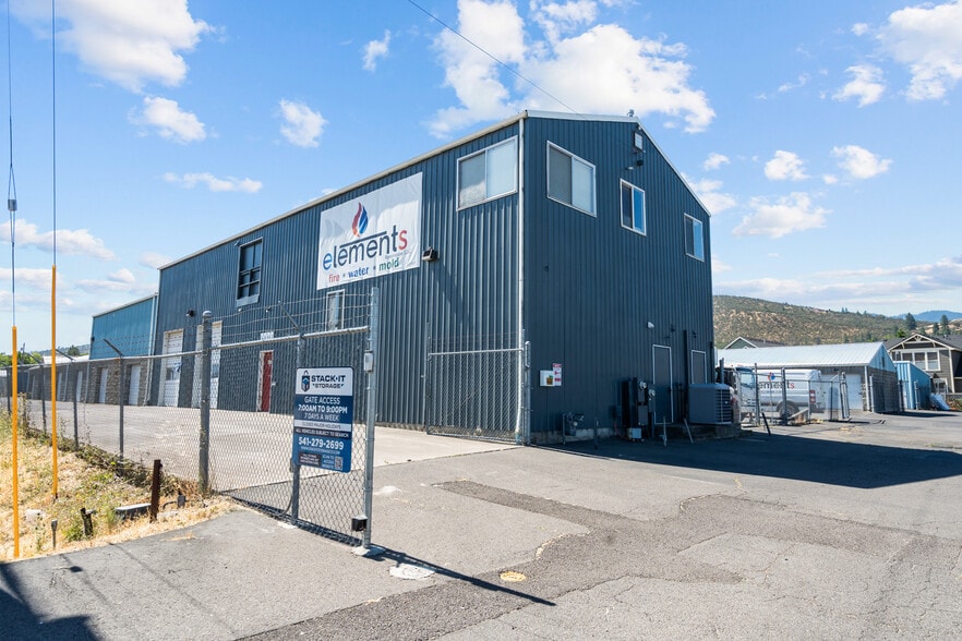 More Photos Of 1006 S Pacific Hwy, Talent Self Storage For Sale