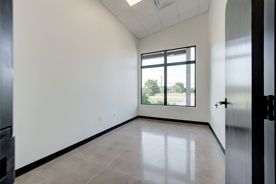 More Photos Of 501 E Britton Rd, Oklahoma City Auto Dealership For Lease