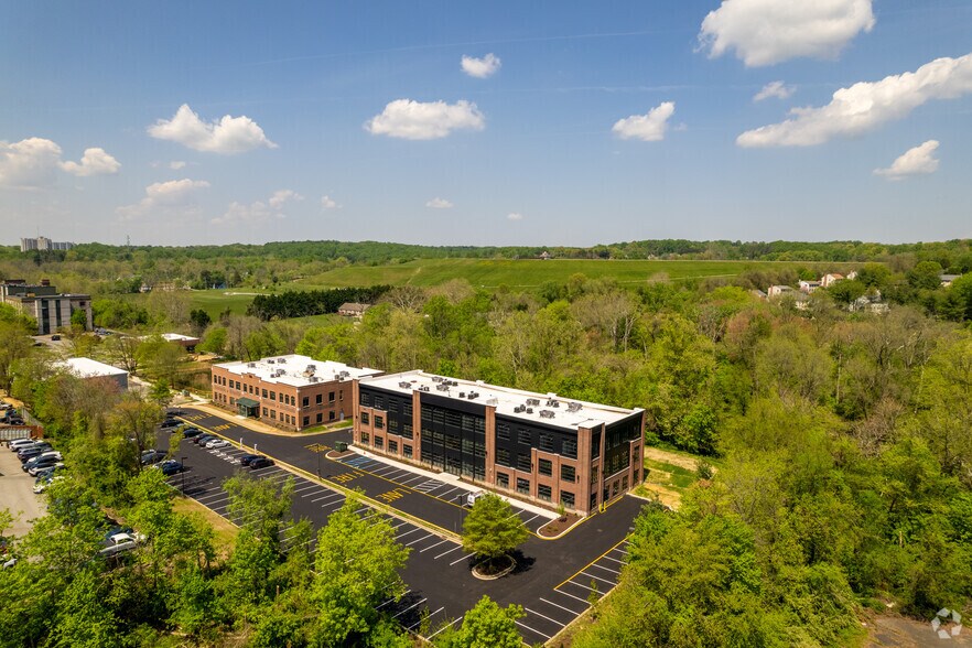 More Photos Of 800 Creek View Rd, Newark Office For Lease