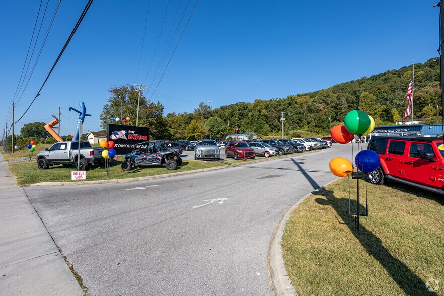 More Photos Of 905 Callahan Dr, Knoxville Auto Repair For Sale