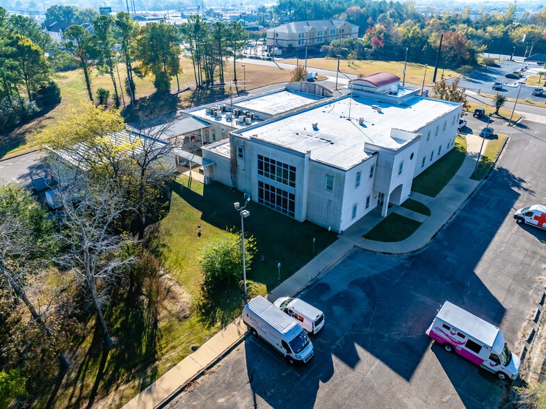 More Photos Of 5015 Woods Crossing Rd, Montgomery Office For Sale