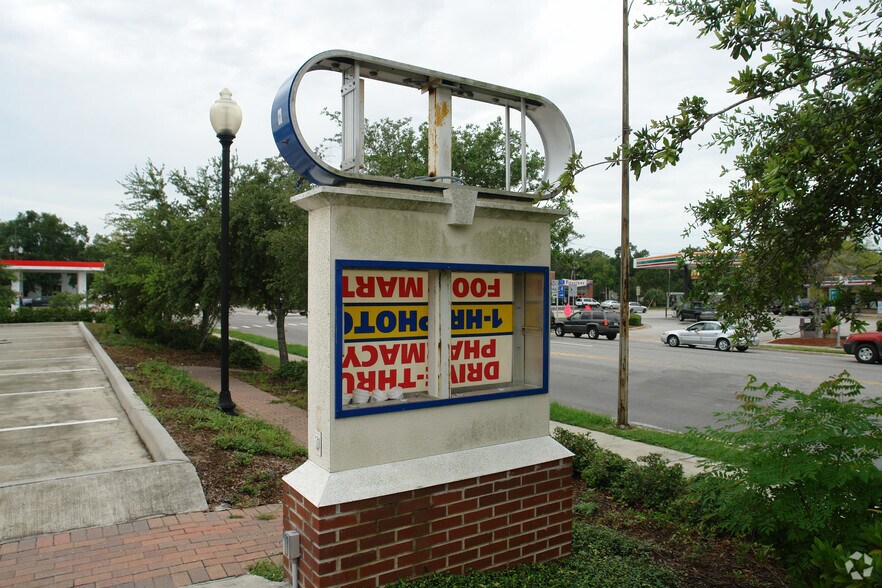 More Photos Of 550 W 1st St, Sanford Freestanding For Sale