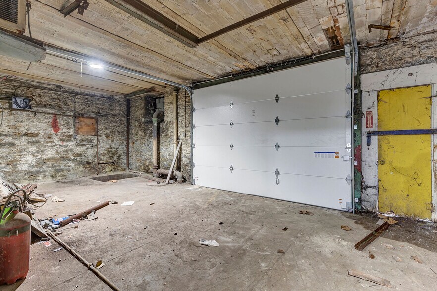 More Photos Of 122 E Liberty St, Cincinnati Warehouse For Lease