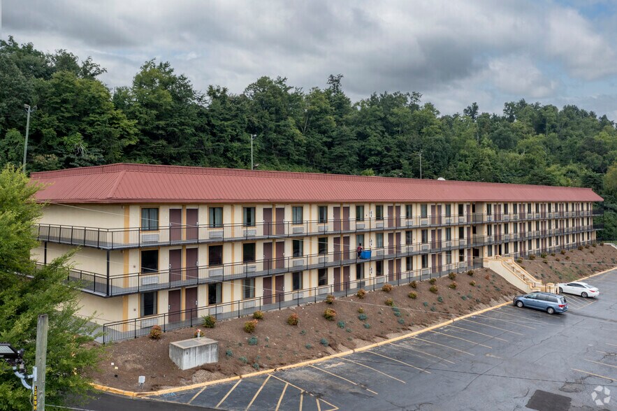 More Photos Of 624 Decatur Hwy, Fultondale Hotel For Sale