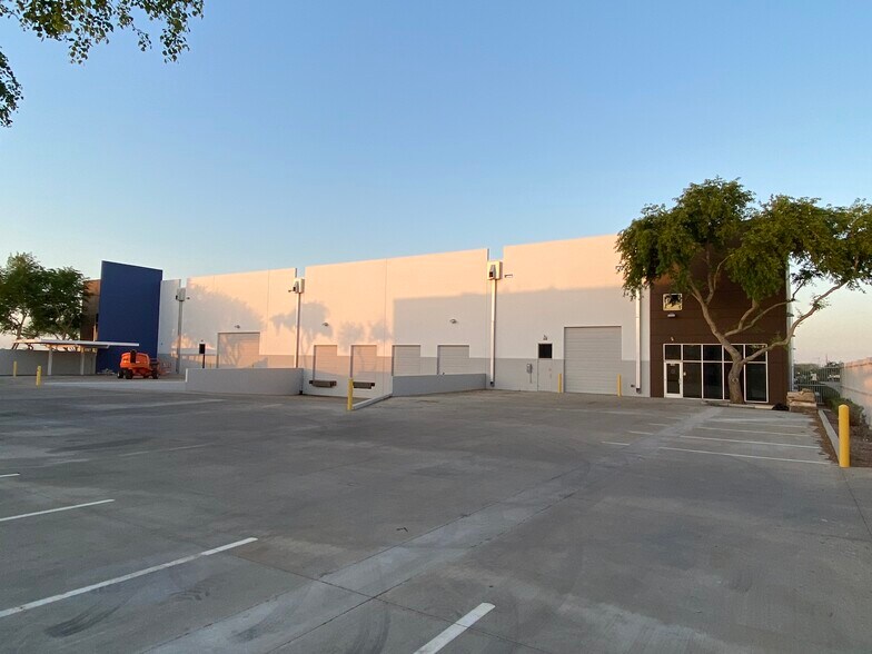 More Photos Of 7754 E Velocity Way, Mesa Manufacturing For Lease