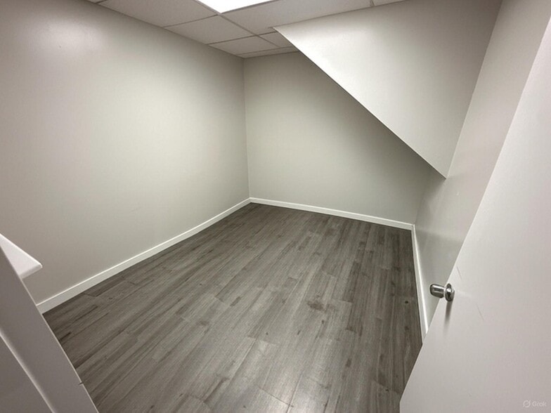 More Photos Of 2014 Homerule St, Honolulu Warehouse For Lease