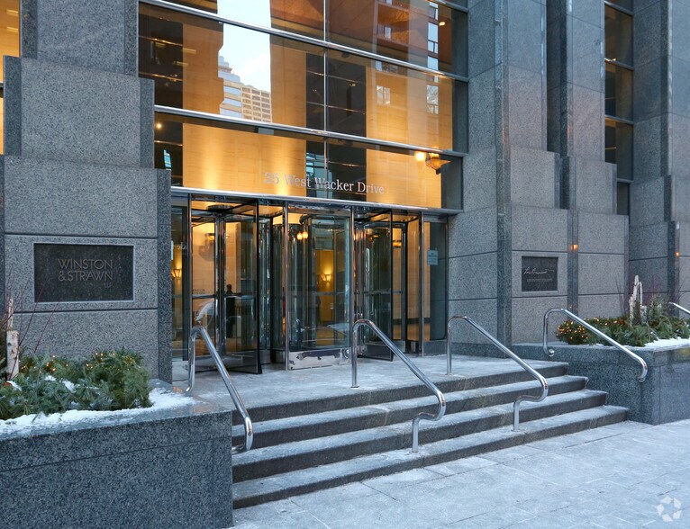 More Photos Of 35 W Wacker Dr, Chicago Office For Lease