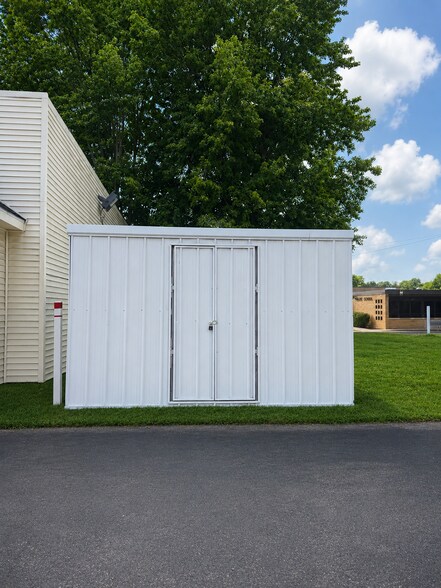 More Photos Of 301 Beech St, Connersville General Retail For Sale