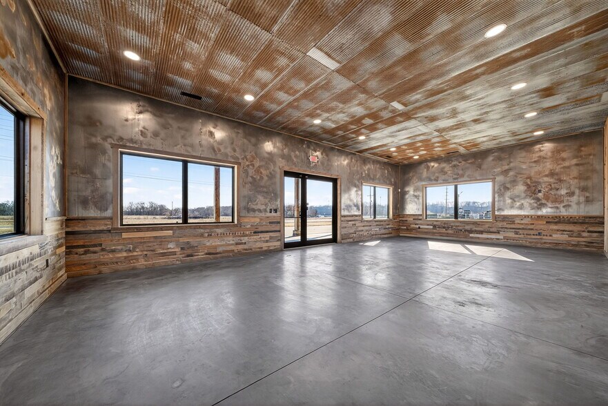 More Photos Of 1834 Outer Hwy 61 hwy, Moscow Mills Flex For Sale