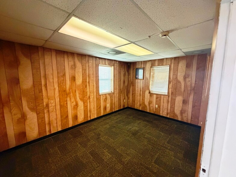 More Photos Of 2020 Ortiz Ave, Fort Myers Warehouse For Lease