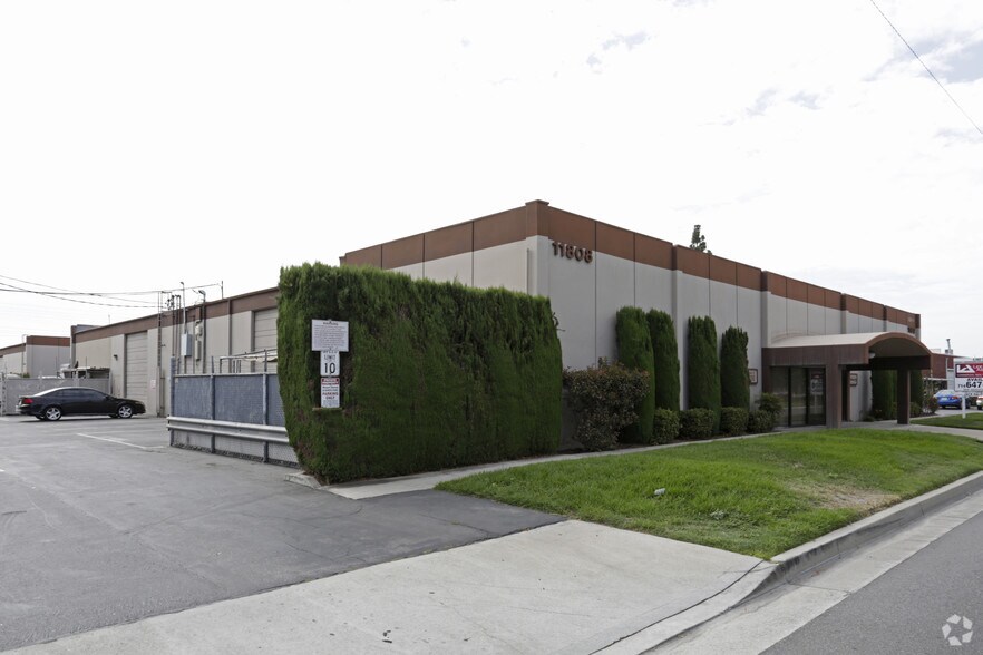 More Photos Of 11808-11814 Western Ave, Stanton Warehouse For Lease