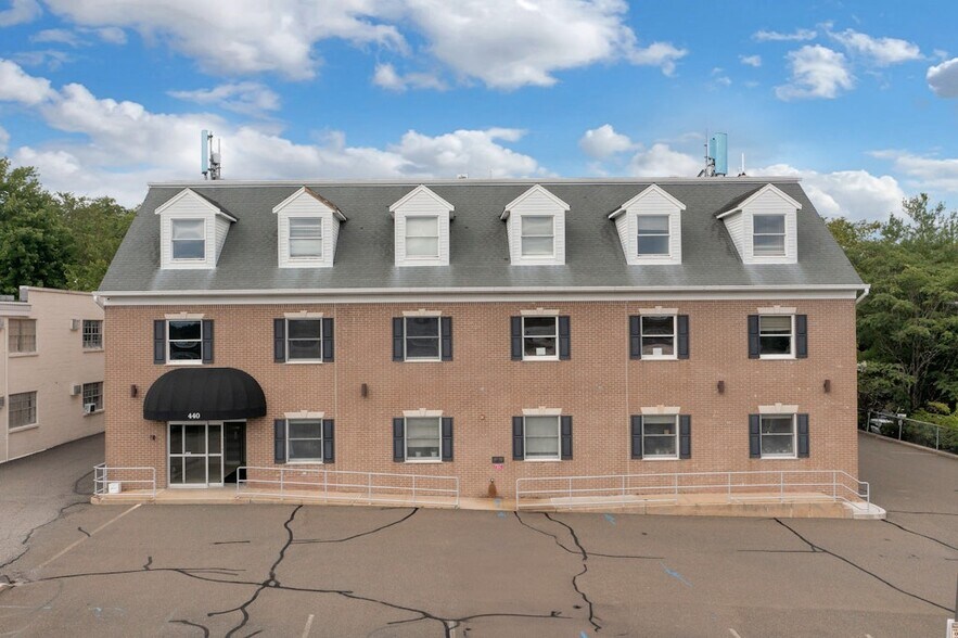 More Photos Of 440 Old Hook Rd, Emerson Medical For Lease