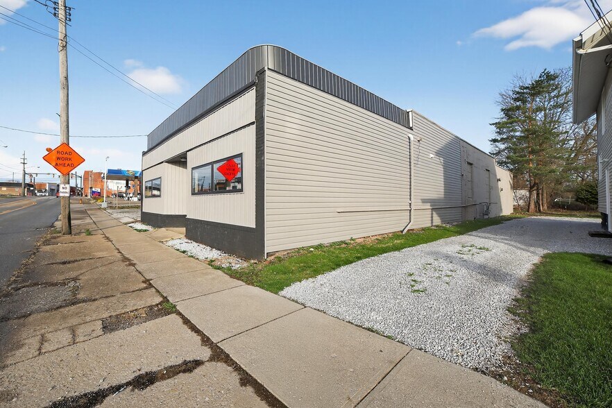 More Photos Of 161 E Main St, Geneva Freestanding For Sale