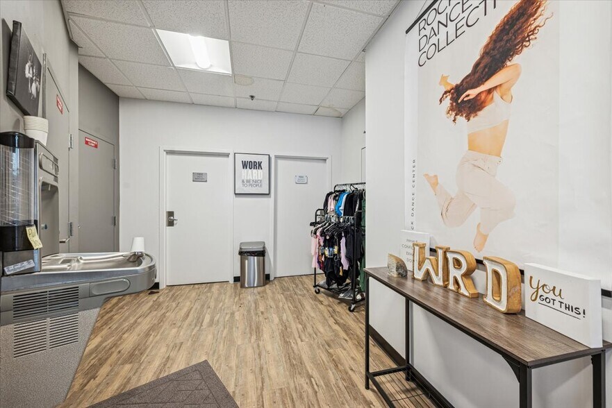 More Photos Of 258 King George Rd, Warren Office For Sale