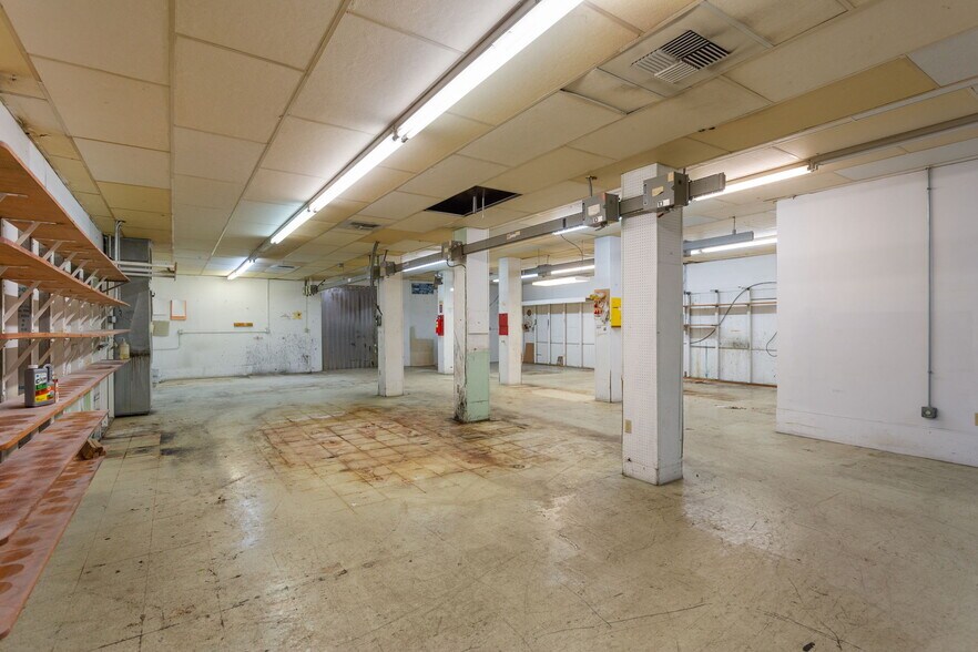 More Photos Of 13963 Timber Way, Timberville Office For Lease