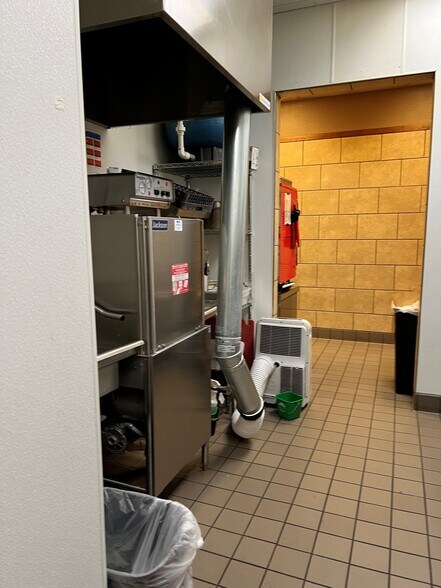 More Photos Of 269 16th St W, Dickinson Freestanding For Sale