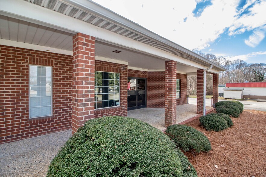 More Photos Of 314 E Main St, Rockwell Medical For Lease